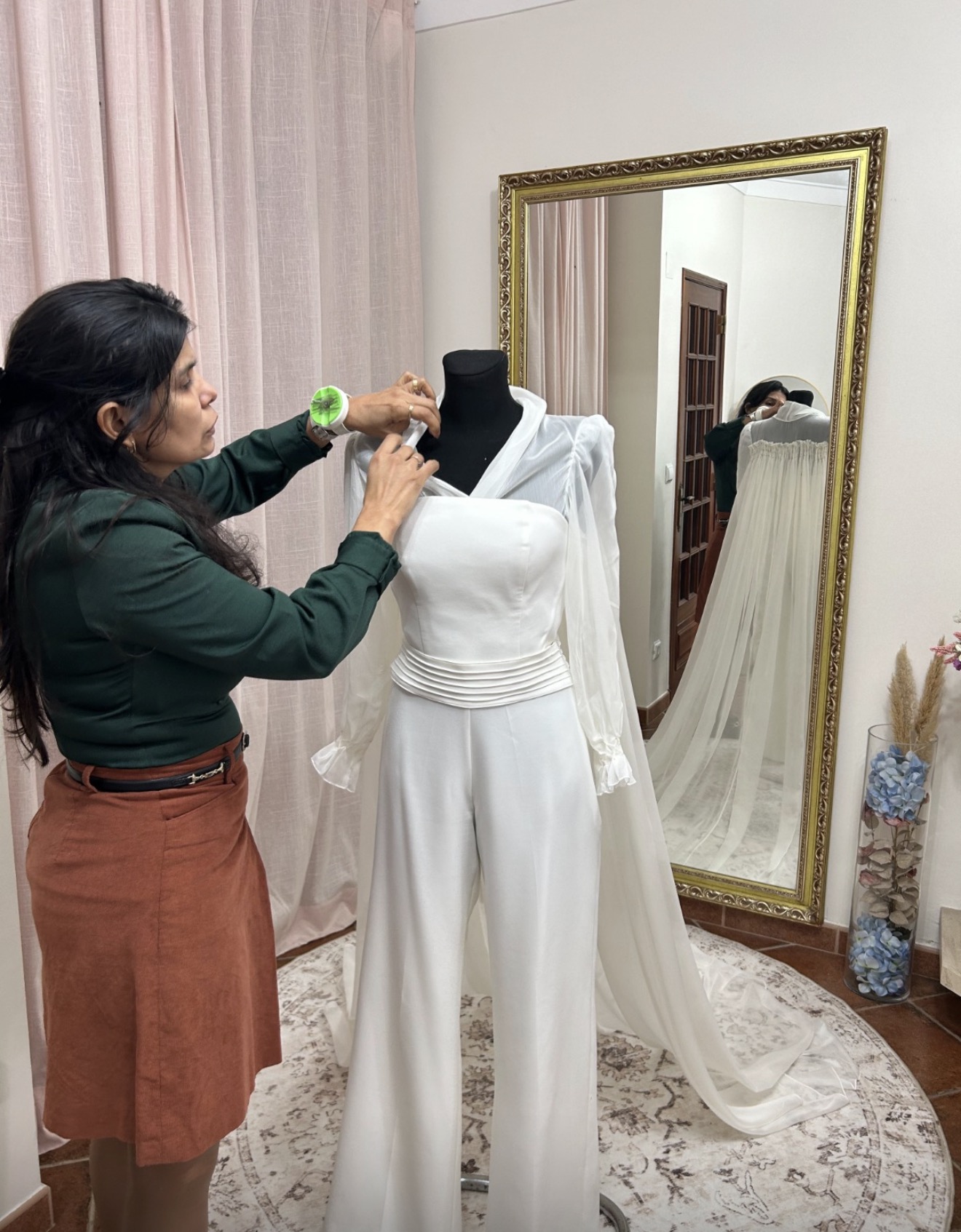 Beatriz, estilista e fundadora do ateliê